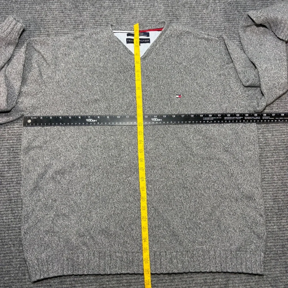 Tommy Hilfiger Mens XL Grey Cotton V-Neck Pullover Sweater Knit‎ Flag Logo XL